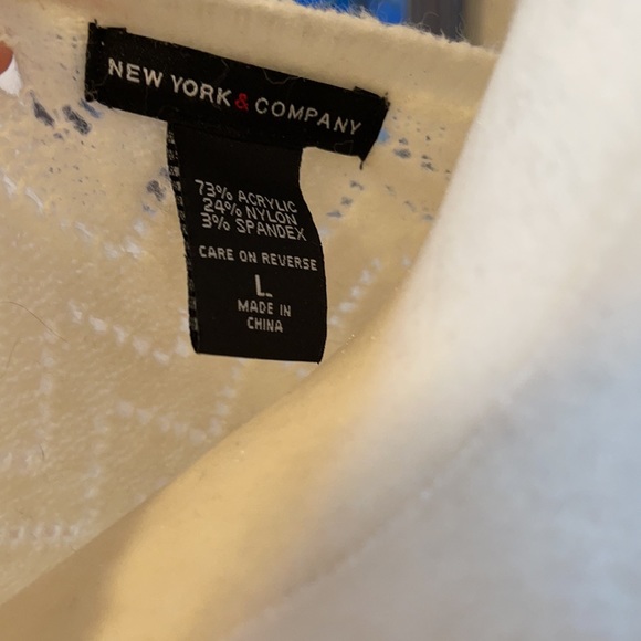 🤍❄️New York & Co Sweater - Picture 4 of 4